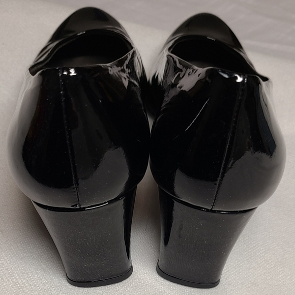 Stuart Weitzman Patent Classic Round Toe Block Heel Shoes Size 6 - Picture 3 of 5